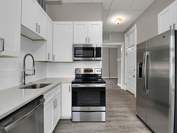 3rd image of 1301 Shenandoah Ave #1F