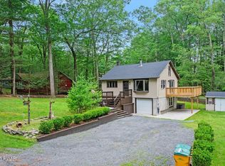 106 Hemlock Dr, Lakeville, PA 18438