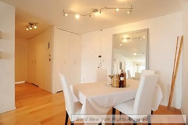 Sold by Bond New York | media 3