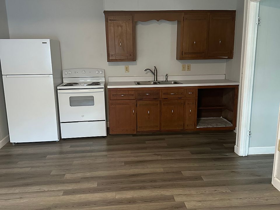2nd image of 402 8th St #3