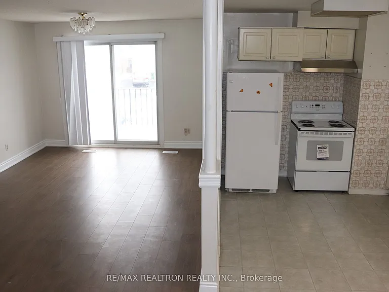 122 Copperwood Sq — Photo 8