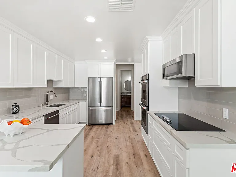 430 N Maple Dr #203 — Photo 10