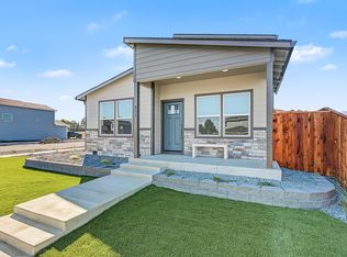 953 Honey Bee St, Medford, OR 97501