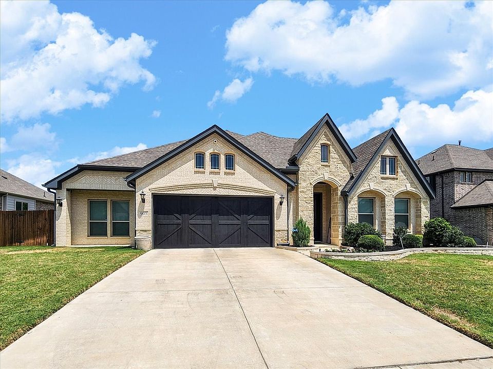 1st image of 905 Royal Ct