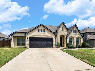 905 Royal Ct, Mansfield, TX 76063