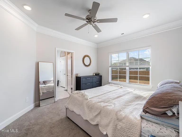 1003 Manhatten Ct — Photo 10