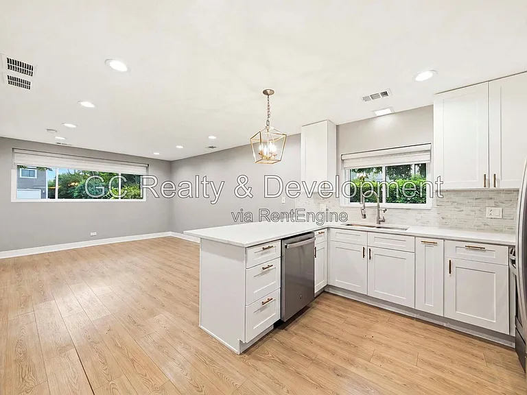 27W180 Cooley Ave #1 — Photo 4