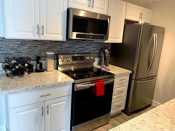 4th image of 4730 Noyes St APT 101