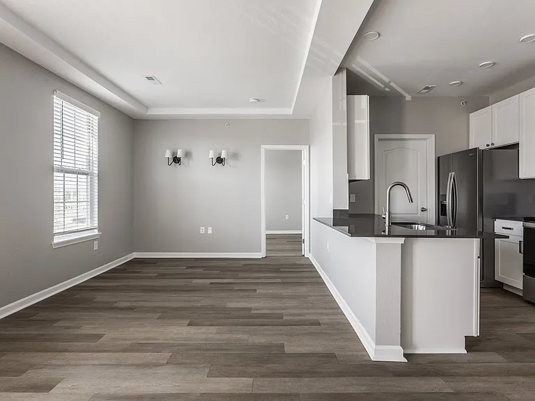 1411 Fairfax Manor Dr — Photo 5
