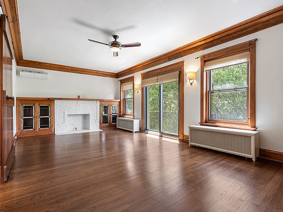 5th image of 3739 N Wilton Ave #3S