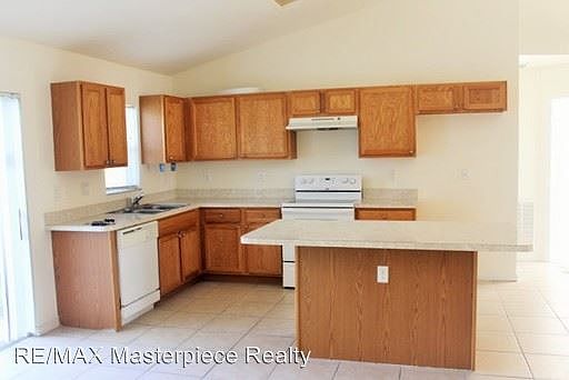 2nd image of 312 SW Kestor Dr