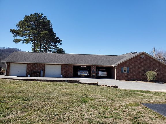 3rd image of 225 Fairway Dr