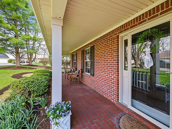 2nd image of 2029 Blackhorse Ln