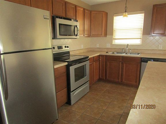 3rd image of 835 E North 15th St