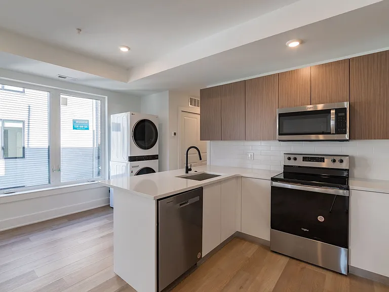 5900 Germantown (The Premiere) — Photo 43