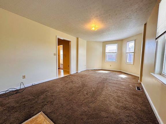 5th image of 556 N Delphine Ave APT 2