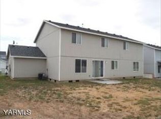 106 N Glacier St, Moxee, WA 98936