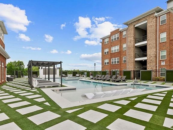2nd image of 680 6th Ave NE APT 3401