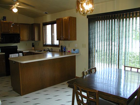 5th image of 990 Bluehill Ave
