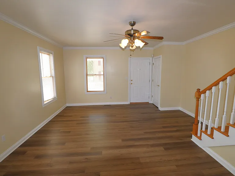 Beautifully Restored Townhouse — Photo 22