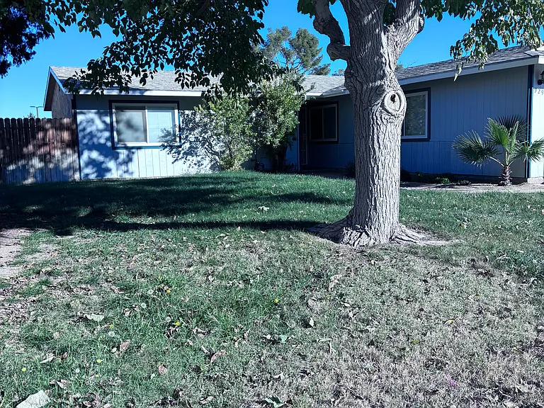 929 Cottonwood Dr — Photo 1