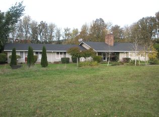 728 Scotts Valley Rd, Yoncalla, OR 97499