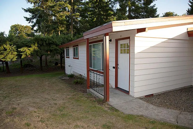 3 bed, 1040 sqft, $2,350 — Photo 2