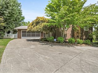 734 Green Hill Rd, Dandridge, TN 37725