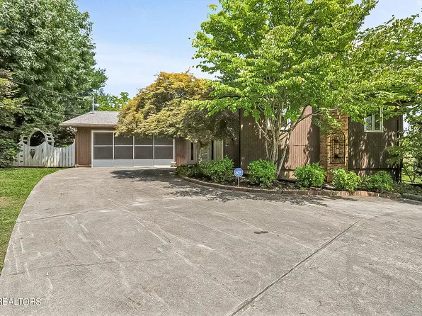 734 Green Hill Rd, Dandridge, TN 37725