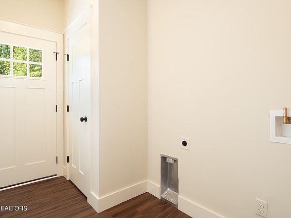 5th image of 4211 Mockingbird Ln
