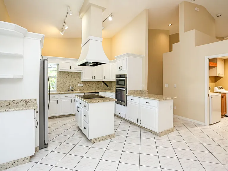 1040 Moon Lake Dr — Photo 11