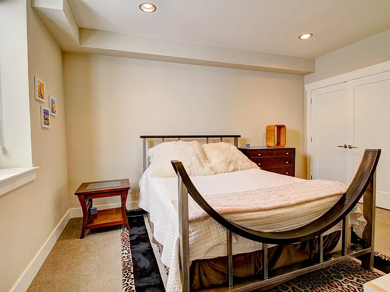 414 N Harrison St — Photo 38