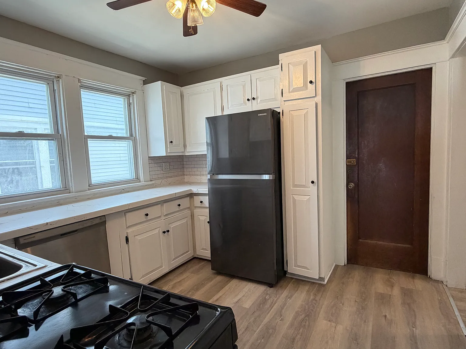 3 bed, 1200 sqft, $1,900 — Photo 3