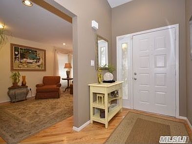 4th image of 89 Northgate Cir