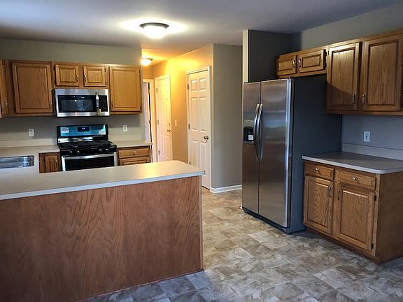 3rd image of 8488 Samantha Ln