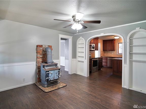 4th image of 1921 188th St NE