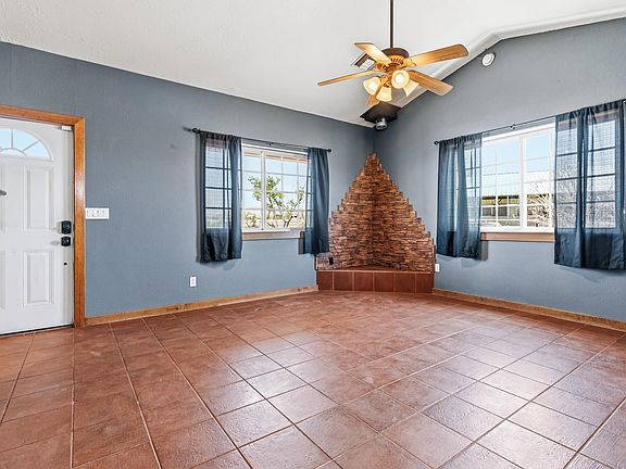 3rd image of 10 Racetrack Cir
