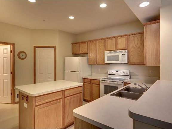 5th image of 13825 52nd Ave N APT 1002