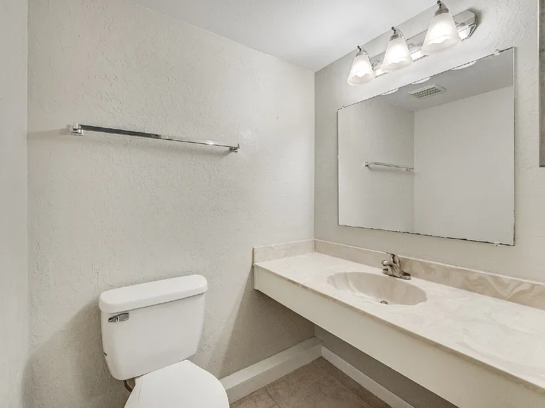 255 Paradise Blvd #10 — Photo 7