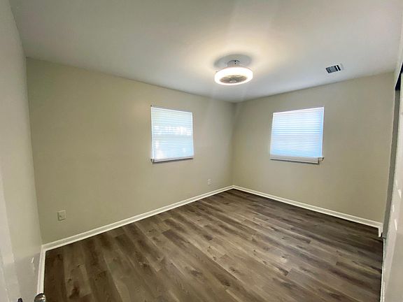 5th image of 327 Sonora Dr