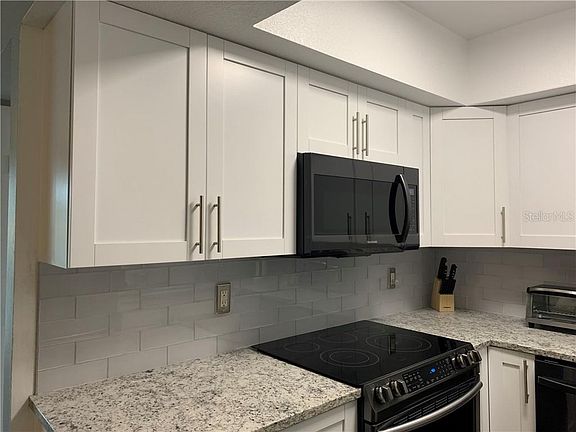 4th image of 22302 Vick St #216