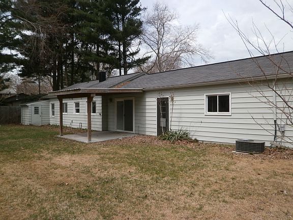 5th image of 6032 Douglas Dr