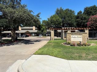 5720 Cedar Creek Dr, Benbrook, TX 76109