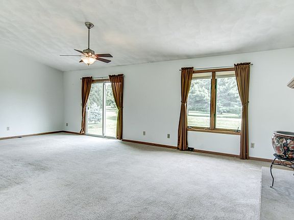 3rd image of 6956 Hartwig Dr