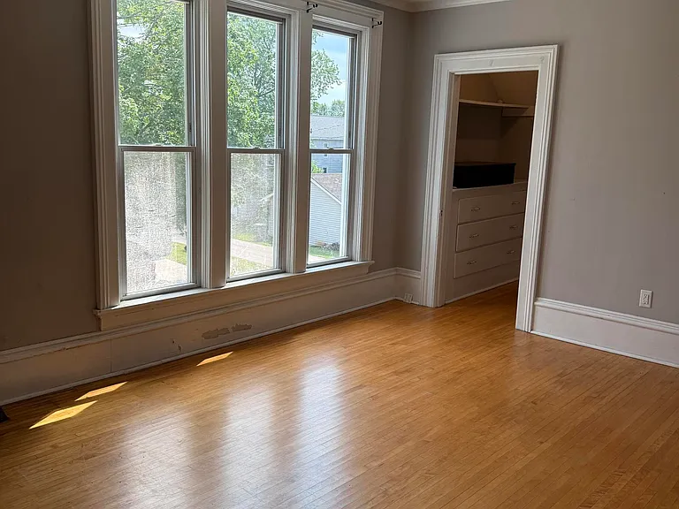 1369 Main St #1/2 — Photo 22