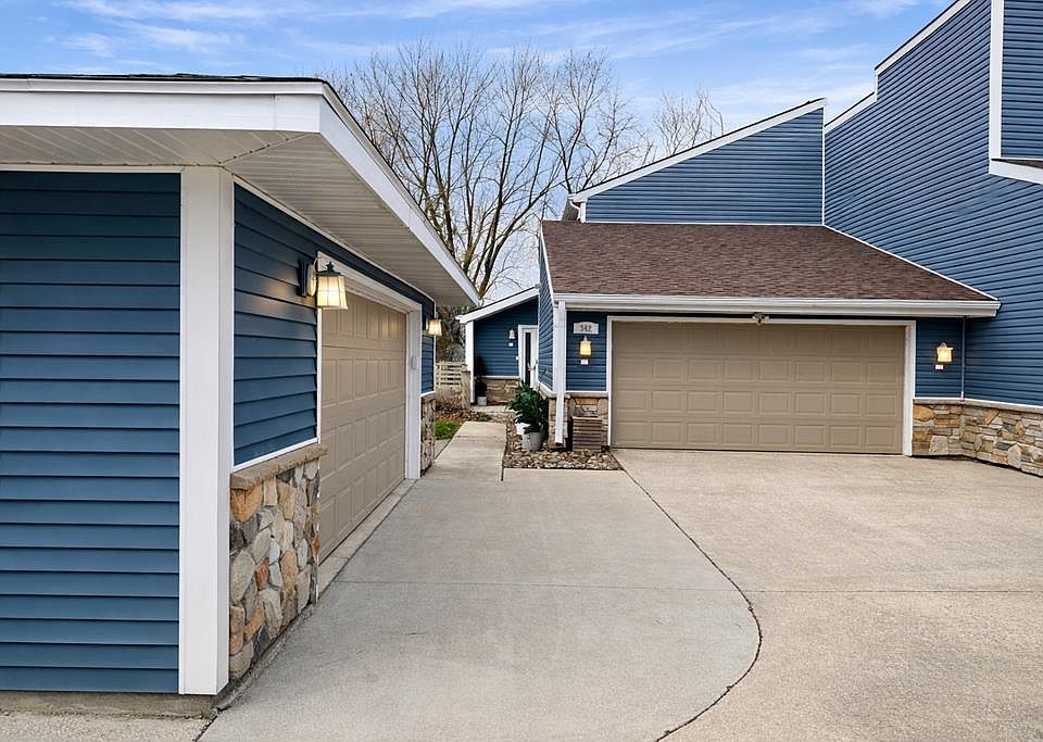 1st image of 342 Country Club Dr