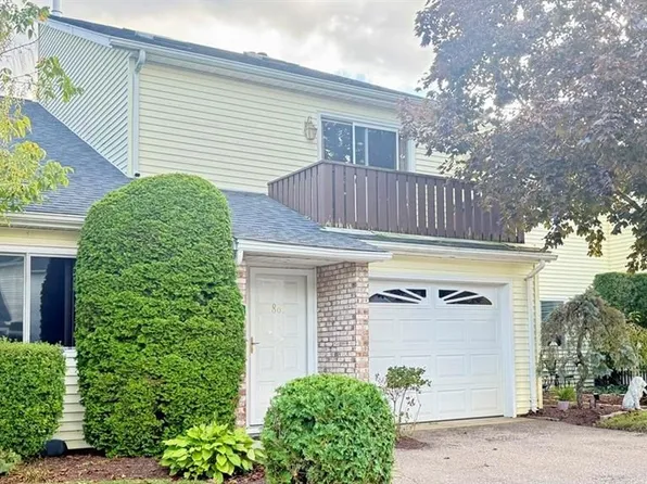 863 Stratford Ln, Warwick, RI 02886