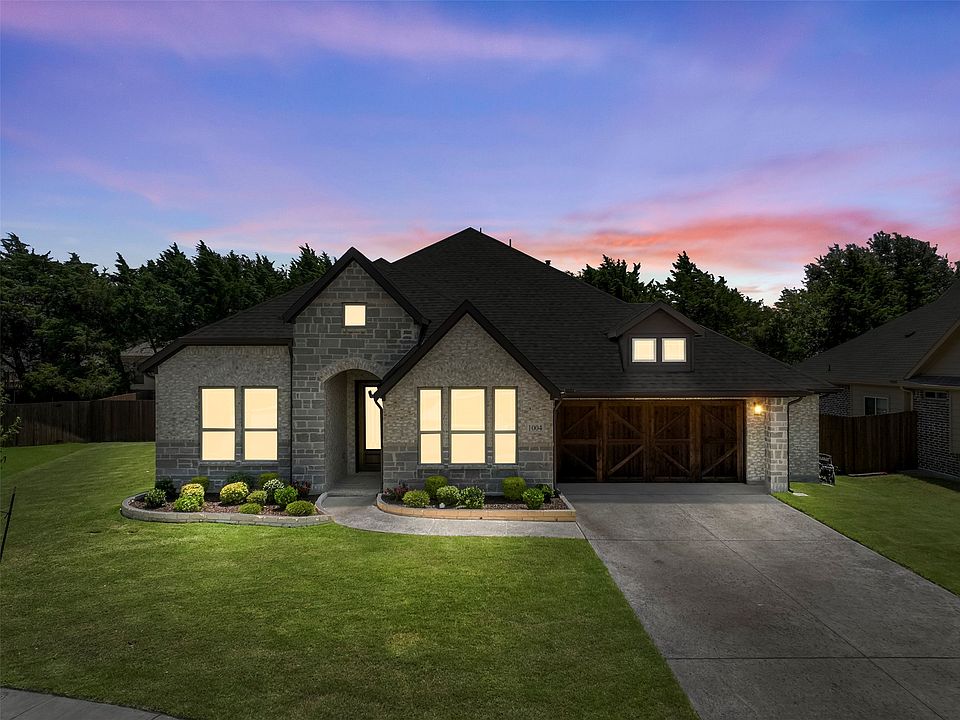 1st image of 1004 Bessie Dr