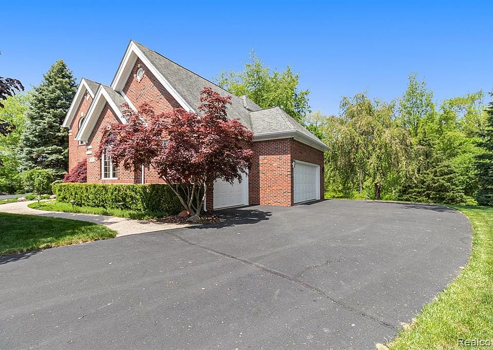 7076 Balmoral Dr, West Bloomfield, MI 48322 MLS 20230040179 Zillow