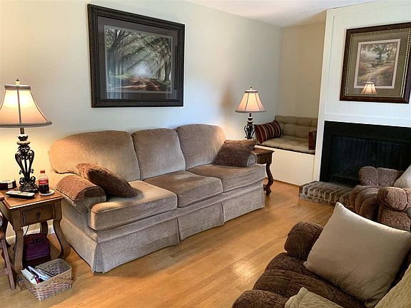3rd image of 3555 Emerson Dr SE